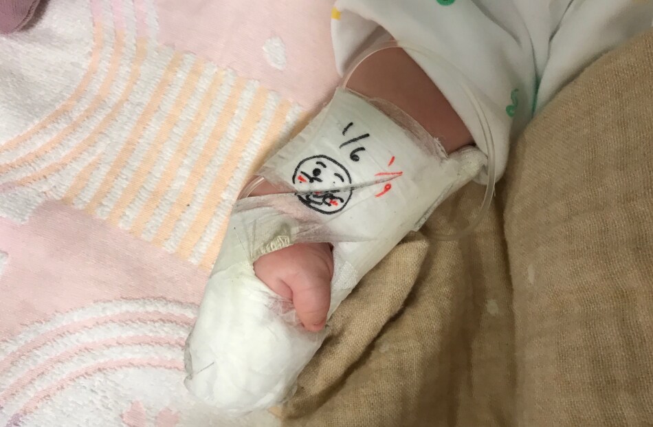 赤ちゃん　点滴　入院