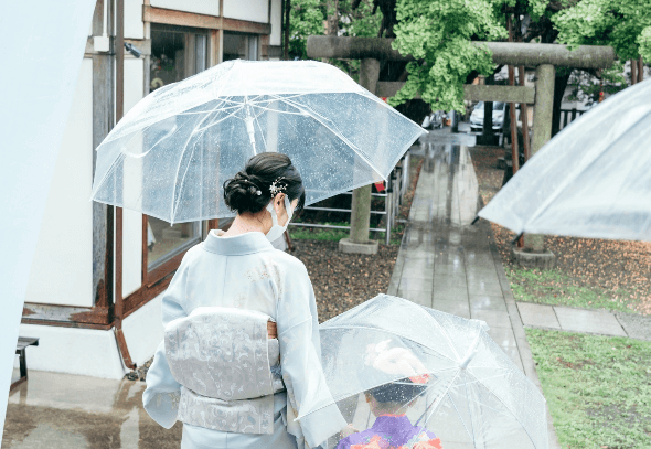 雨の日の七五三　ビニール透明傘